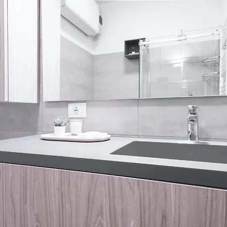 Easylife - Charming In Pta Romana Milan